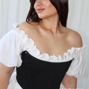 embroidered corset,
velvet corset