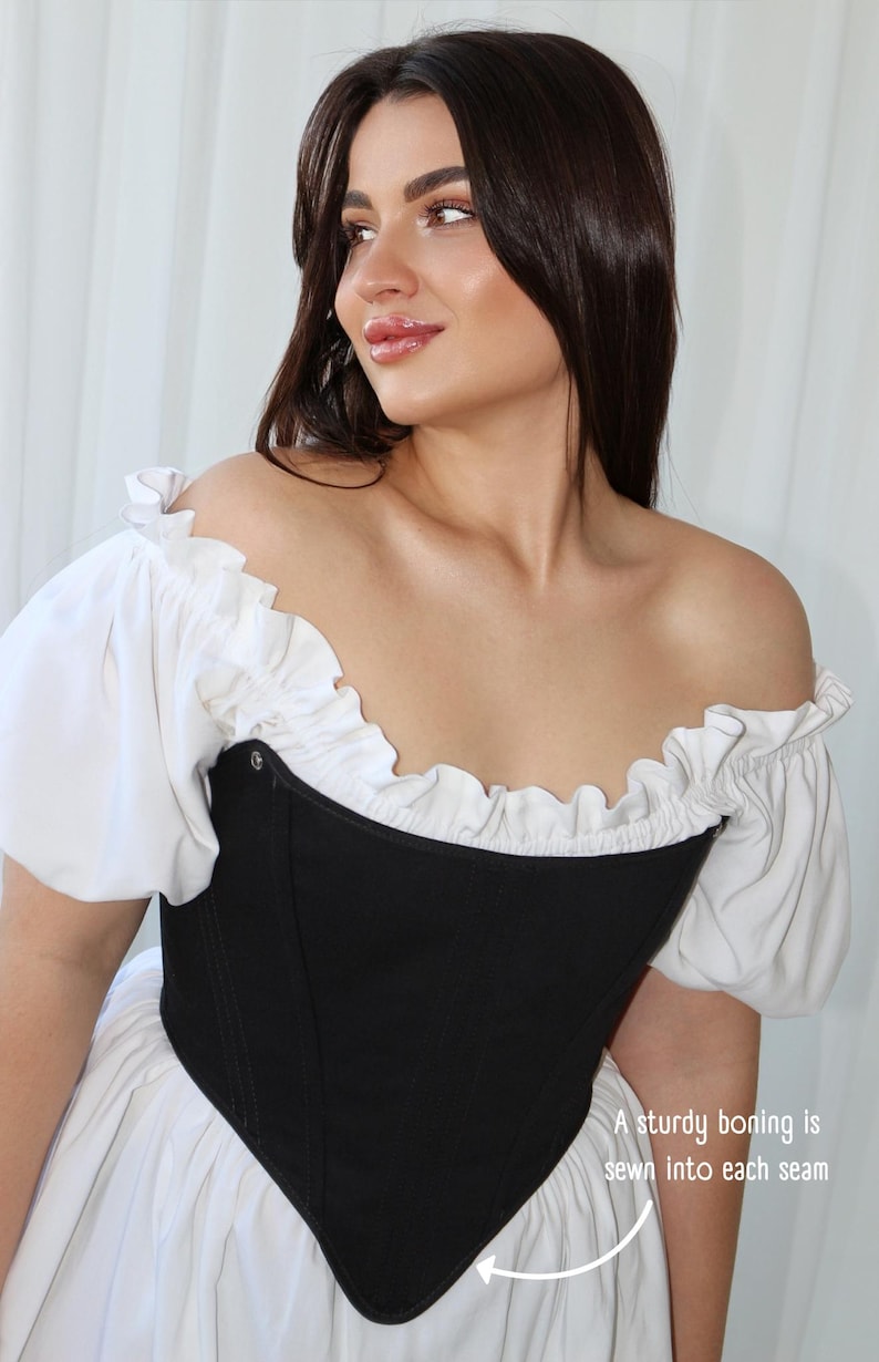 embroidered corset,
velvet corset