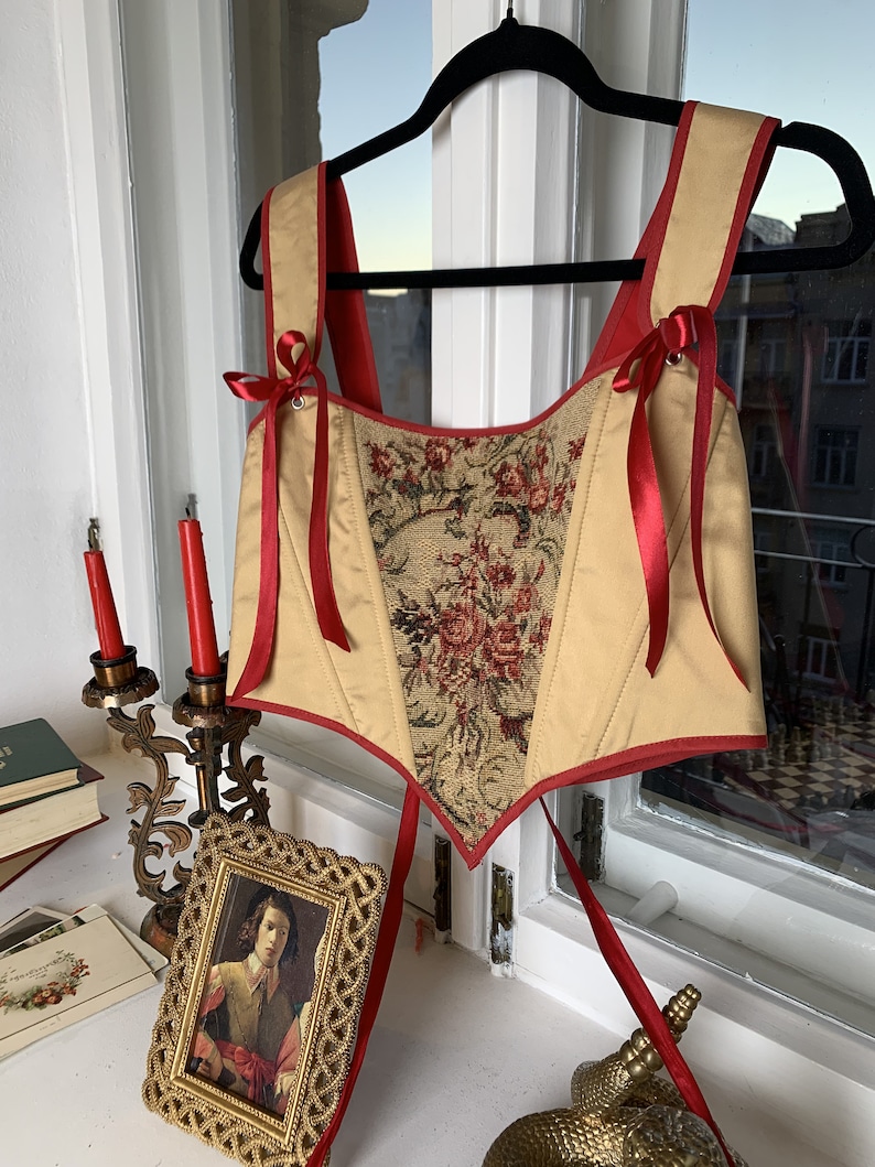 renaissance corset,
corset top,
underbust corset