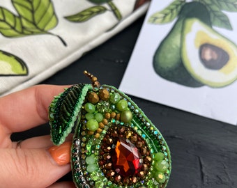 Broche verde abacate com miçangas, presente para amantes da gastronomia, joia inspirada na natureza.