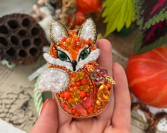 レッドフォックス刺繍ブローチ 動物ビーズブローチ