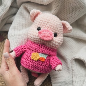 Cerdo de crochet. Cerdo grande. Cerdo camina tambaleándose. Cerdo de dibujos animados. Cerdito mabel
