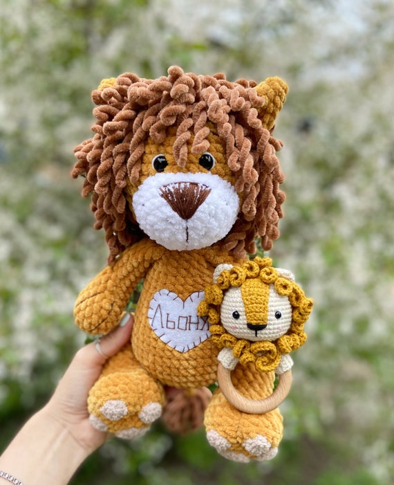 Lione crochet. animal toys. Animals party . Handmade toys. Safari party. Plushies lione. rattle lion