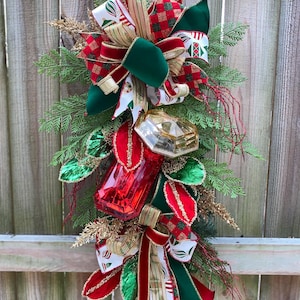 Elegante kerstsieraadkrans, traditionele kerstversiering, kerstdecor, glamoursieraad juweel, decoratie deurdecoratie vakantie