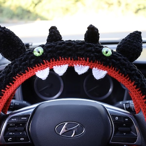 Coprivolante a forma di drago, accessorio per auto in peluche all'uncinetto a forma di mostro, decorazione di Halloween Nero