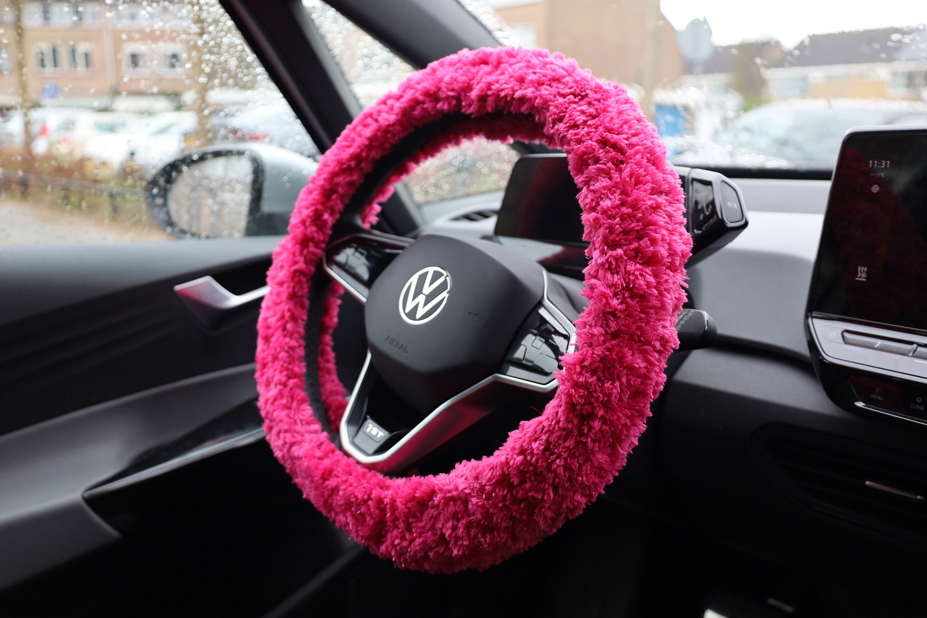 Worparsen Steering Wheel Cover, Anti-Slip,Comforting and Luxurious, Fluffy  Steering Wheel Covers Gear, Fuzz Warm Car Decoration, Universal Auto Plush