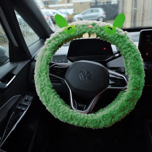 Funda de volante con diseño de conejo esponjoso, accesorio de ganchillo para coche, decoración de Halloween. Verde