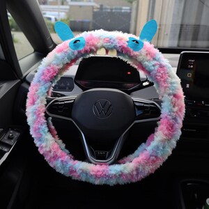 Funda de volante con diseño de conejo esponjoso, accesorio de ganchillo para coche, decoración de Halloween. Light rainbow