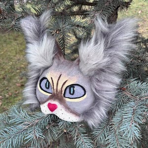 Therian kattenmasker grote ogen grijs en wit ontwerp handgemaakt imitatiebont cosplay perfect voor maskerades - Quad hardlopen