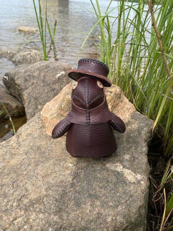 ゴシックペスト医師のおもちゃ - 不気味な棚の装飾、ゴシックな部屋の