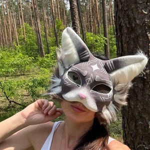 Dierlijke fantasie masker mystieke Therian Cat masker handgemaakt katachtig cosplay accessoire Therian cadeau kat vormig masker Fursuit grijs witte kleur