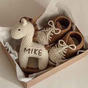 Personalisierte Baby-Taufgeschenke, Glückwunschgeschenk Baby erste Weihnachten, neuer Baby-Geschenkkorb, gehäkelte Babyschuhe