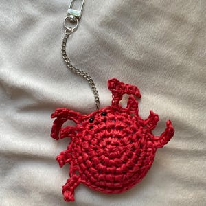 Crochet Raffia Crab Keychain: Nautical Beach Bag Charm