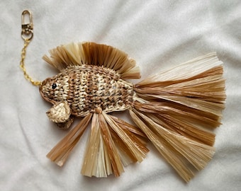 Crochet Raffia Fish Keychain: Coastal Bag Charm with Gold/Silver Hardware