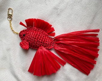 Crochet Raffia Fish Keychain with Gold or Silver Hardware – Fisherman Aesthetic Bag Charm, Natural Fiber Ocean Accessory