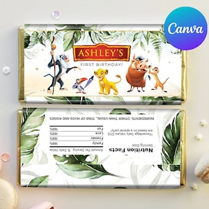 Pode incluir: Embalagem de barra de chocolate com personagens de O Rei Leão, o texto "Ashley's First Birthday!" e um design de folhas da selva. A parte de trás mostra um rótulo de informações nutricionais.