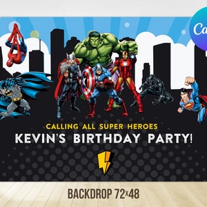 Puede incluir: Un telón de fondo con varios superhéroes contra un paisaje urbano y cielo azul. El texto dice "Calling All Super Heroes" y "Kevin's Birthday Party!" con un rayo. El telón de fondo mide 183 x 122 cm.