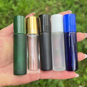 Juego de aromaterapia de botellas de vidrio de 10 ml Bola de rodillo de aceite esencial vacía / Botellas de perfume / Colores surtidos disponibles / Gota gratis