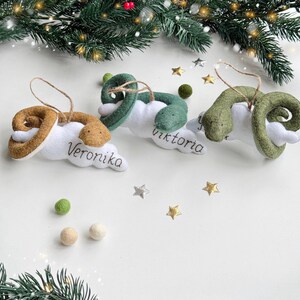 Gepersonaliseerde vilten kerstornament, baby's eerste kerst