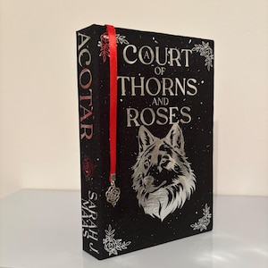 A Court of Thorns and Roses Hand Rebound Hardback With Sprayed Edges