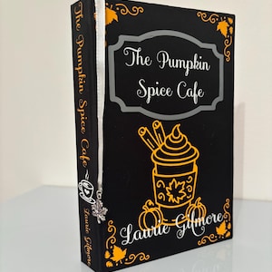 Das Pumpkin Spice Cafe Hand Rebound Hardcover Buch mit bemalten Kanten