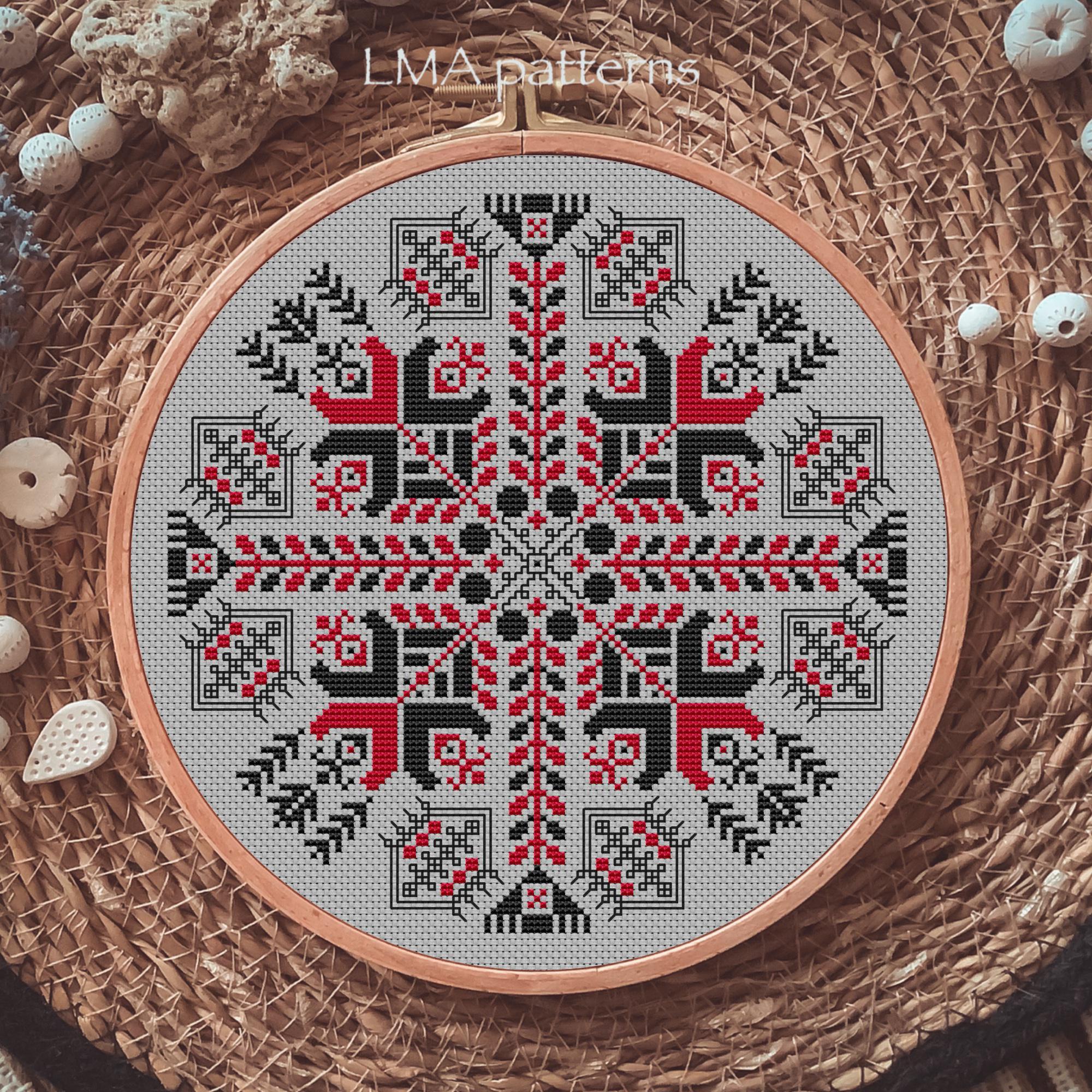 クロアチア 刺繍 別冊図案付 Croatian Folk Embroidery クロアチア 刺繍 別冊図案付 Croatian Folk Embroidery - メルカリ