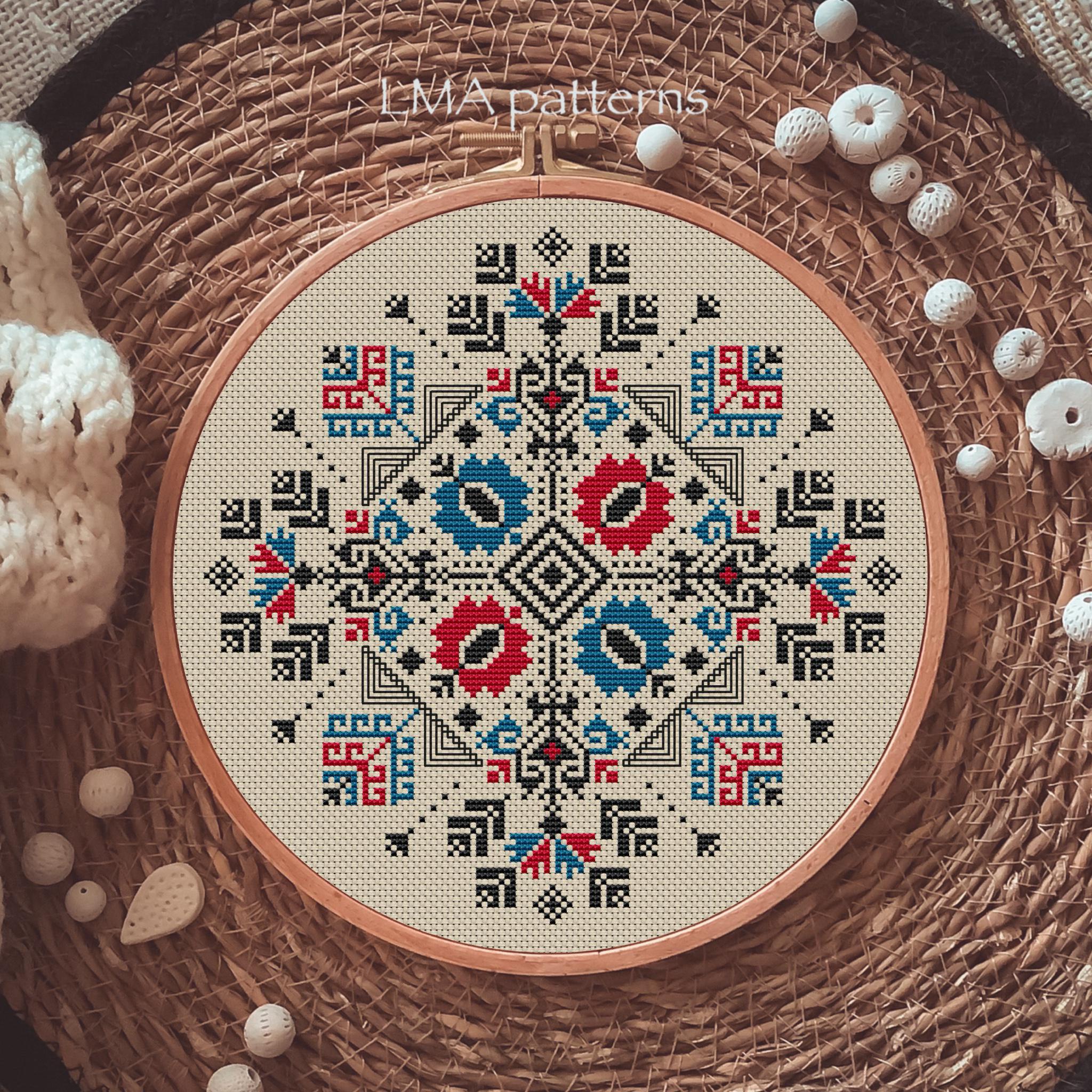 クロアチア 刺繍 別冊図案付 Croatian Folk Embroidery クロアチア 刺繍 別冊図案付 Croatian Folk Embroidery - メルカリ
