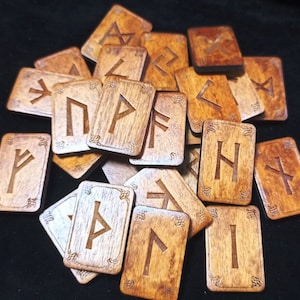 Wooden Runic Set, 25 pcs with velvet pouch | Wood Runes Elder Futhark