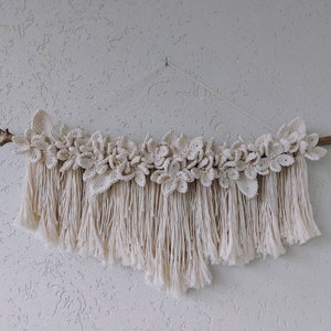 Macrame wall hanging White Flower wall hanging Flower tapestry Fake flowers for wall Boho wall decor Floral macrame panel Cottagecore decor 26 Inches