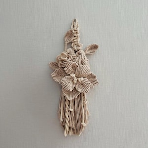 Нandmade Wanddekor Elfenbein Blumenstrauß Makramee Blumen Wandbehang Floral Wohndekor Boho Wand Cottagecore Dekor Kinderzimmer Mädchen Coquette Raum