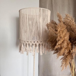 Handgefertigter Makramee-Lampenschirm mit Fransen: Boho Kronleuchter Beleuchtung