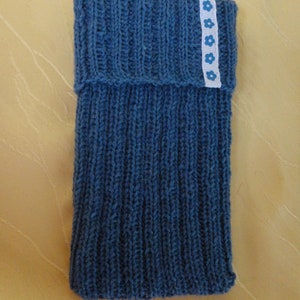 Handysocke Smartphone Socke Dehnbar anschmiegsam Gestrickt Handarbeit Schwarz Braun Petrol Flieder Grau Dunkelblau Beere Schutz ca. 16x8 cm Bild 5