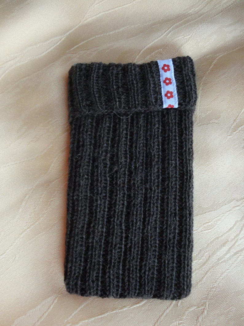 Handysocke Smartphone Socke Dehnbar anschmiegsam Gestrickt Handarbeit Schwarz Braun Petrol Flieder Grau Dunkelblau Beere Schutz ca. 16x8 cm Bild 7