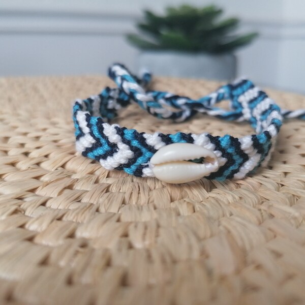 Bracelet/anklet avec coquillage, tissage brésilien fait main bleu et blanc, idéal pour femme et homme