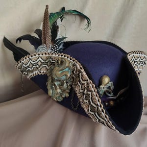 Pirate tricorne gothic hat with skull