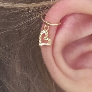 Orecchino a cerchio con pendente a cuore, orecchino a cerchio per cartilagine, piercing all'elica, orecchino a cerchio per elica in avanti, trago, orecchino a cerchio per daith, orecchino a cerchio per cartilagine, anello per elica