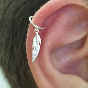 Feather Cartilage hoop earring, Feather Helix Tragus Daith Rook Snug earlobe piercing, Feather dangle hoop piercing jewelry, Feather earring