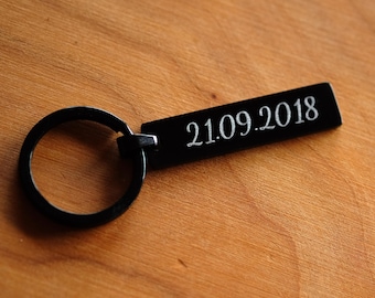 Porte-clés noir avec gravure personnalisée - idée cadeau - gravure nom / Je t'aime / date souhaitée / porte-clés partenaire