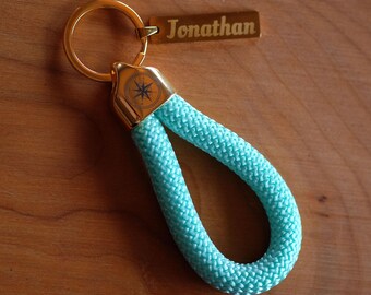 Porte-clés personnalisé en corde de voile avec pendentif doré, boussole et rose des vents
