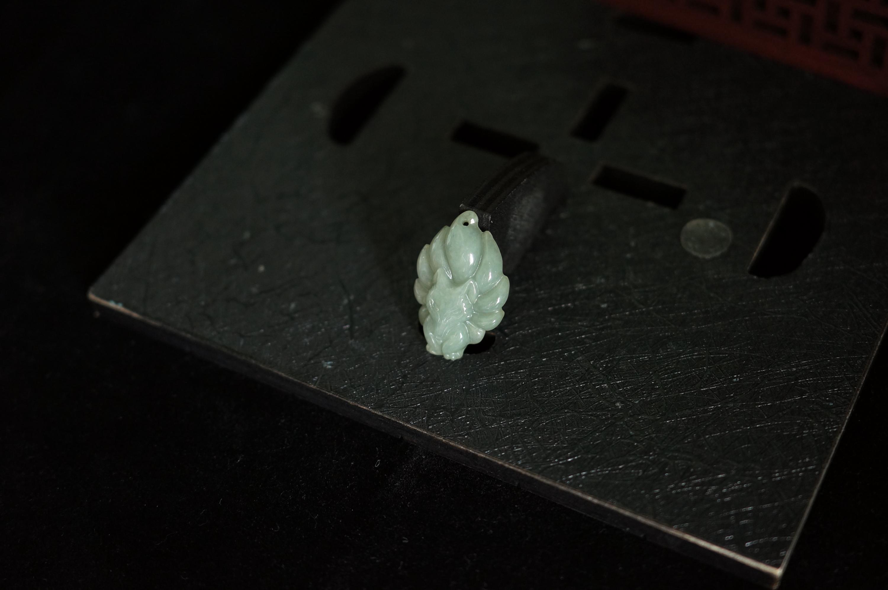 Ciondolo in giadeite a forma di volpe a nove code per collana / Giadeite birmana intagliata a mano / Giada naturale non trattata di grado A - Italia Ciondolo in giadeite a forma di volpe a nove code per collana / Giadeite birmana intagliata a mano / Giada naturale non trattata di grado A - Italia