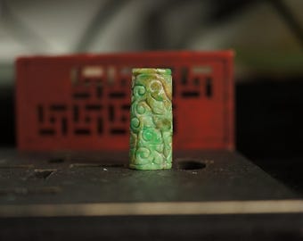 Jadeit-Röhrchenperle für Halskette/Armband | Langer Zylinderanhänger „Ruyi Cloud“ | Handgeschnitzter burmesischer Jadeit | Natürlicher, unbehandelter Jade der Güteklasse A