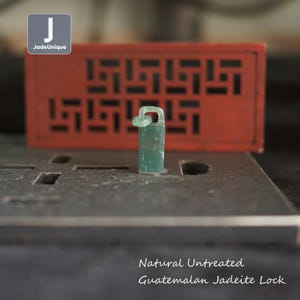 Colgante de jadeíta con candado para collar / Jadeíta guatemalteca tallada a mano / Jade natural sin tratar de grado A (certificado)