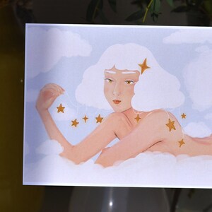 Carte Illustration Katy, nuages, étoiles et ciel | A6 A5 et A4