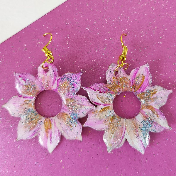 Boucles d'oreilles fleur rose doré acrylique , création artisanale, Bijou Unique, Cadeau pour Elle ,anniversaire, Cadeau pour femme