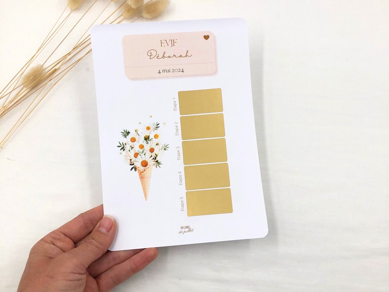 Programme EVJF sous forme de carte à gratter, EVJF personnalisé, EVJF, enterrement de vie de jeune fille, cadeau future mariée, activité EVJF, accessoire EVJF, team bride
