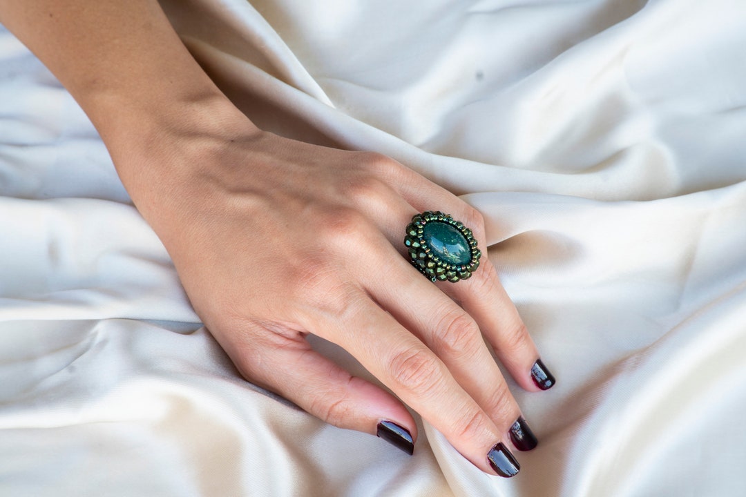 Descubre la majestuosidad del anillo Sultana Hurrem en Alanya 💍💚 Vive la  elegancia real ✨👑 Una joya única para resaltar tu estilo 😍 Envíos… |  Instagram