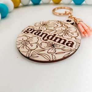 Grandma Floral Keychain SVG || grandma svg || mothers day svg || mothers day gift || grandma gift