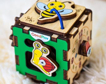 Montessori Bee Sensory Cube: Wooden Activity Toy with Insects for Pram Car - GoodPlay