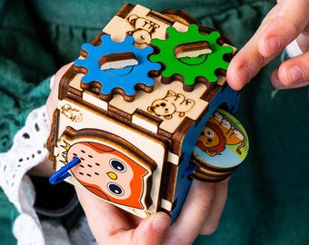 Woodland Animals Busy Cube: Montessori Travel Toy for Card or Stroller - Owl | GoodPlay