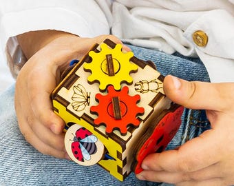 Wooden Busy Cube: Montessori Sensory Toy for Travel, Activity Car Pram Toy GoodPlay